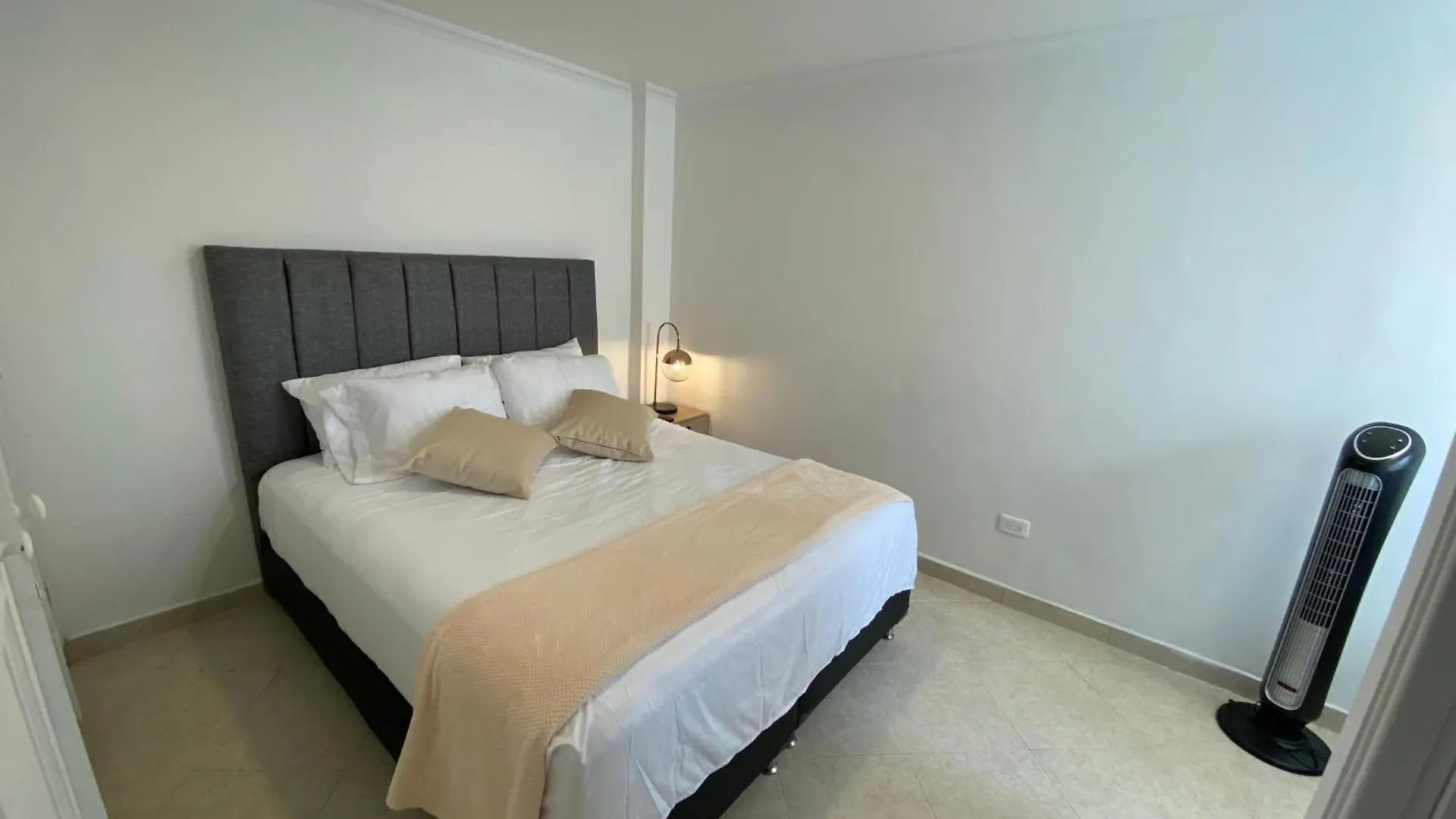 Apartment Laureles Excelente Ubicacion La 70 Estadio, Cerca Al Poblado Medellin